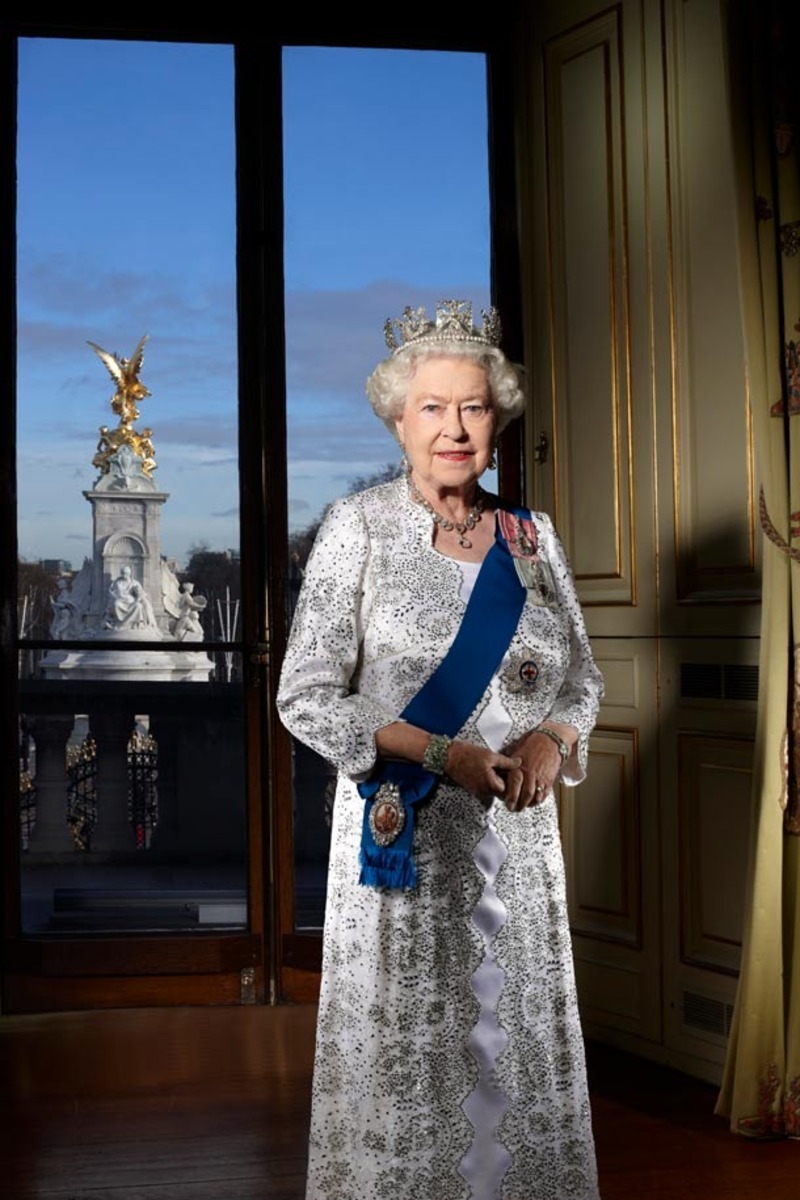 Cest La Reine Dangleterre Qui A Fait Caca Par Terre Reine Elisabeth 2 ! "1952-2012-60 ans de reigne"
